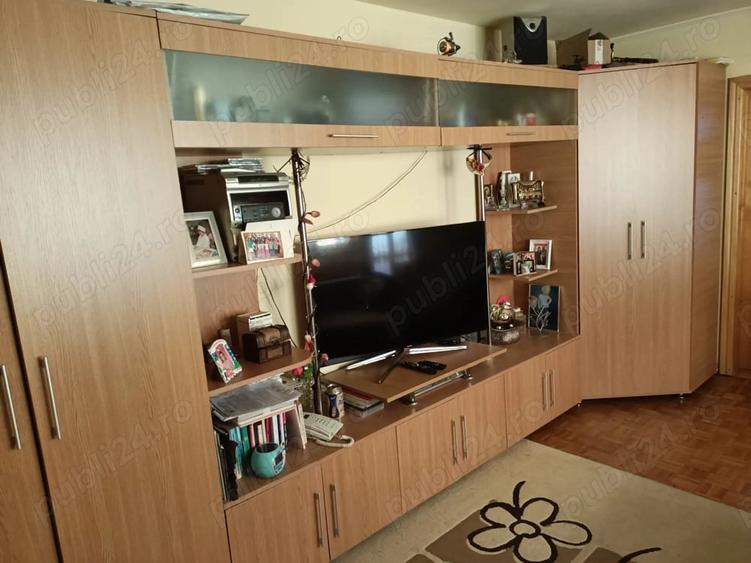 Apartament cu 3 camere semidecomandat în Govândari