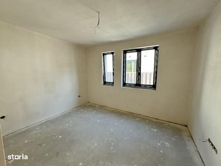 Casă cu 4 camere semidecomandat în Tău