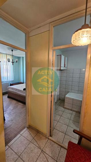 Apartament cu 4 camere decomandat în Central
