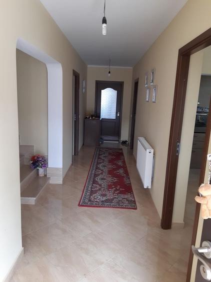 Casă cu 4 camere în Central
