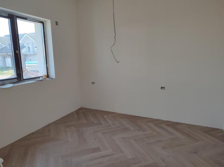 Duplex cu 3 camere cu Canalizare în Sânandrei