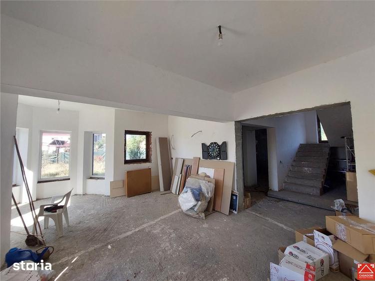 Casă cu 6 camere cu Teren 1360 Mp în Șofronea