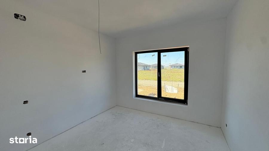 Casă cu 4 camere cu Teren 553 Mp în Sântandrei