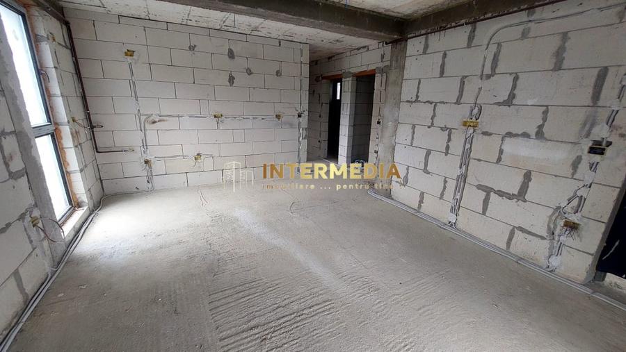 Apartament cu 3 camere decomandat în Cetate