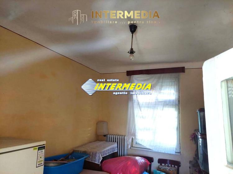 Casă individuală cu 3 camere cu Canalizare în Central