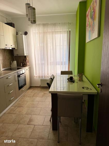 Apartament cu 3 camere semidecomandat în Berceni