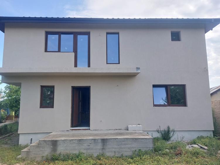 Casă individuală cu 7 camere cu Canalizare în Mihăilești