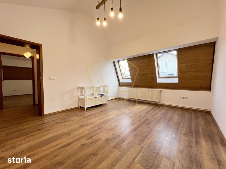 Casă cu 8 camere cu Teren 1360 Mp în Sud