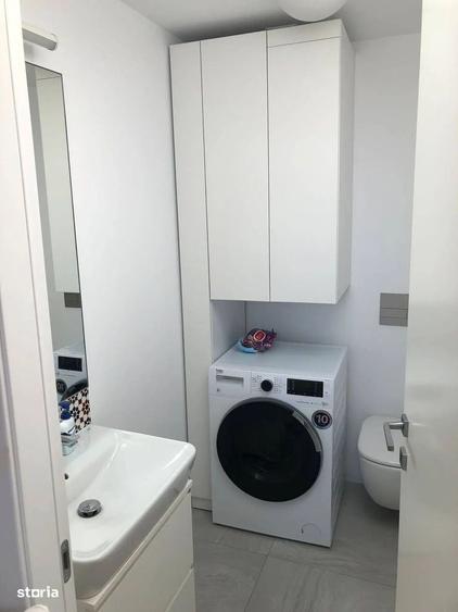 Apartament cu 4 camere, mobilat în Victoriei