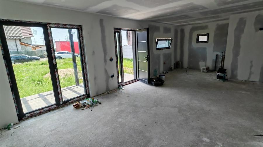 Casă cu 3 camere în Dumbrava