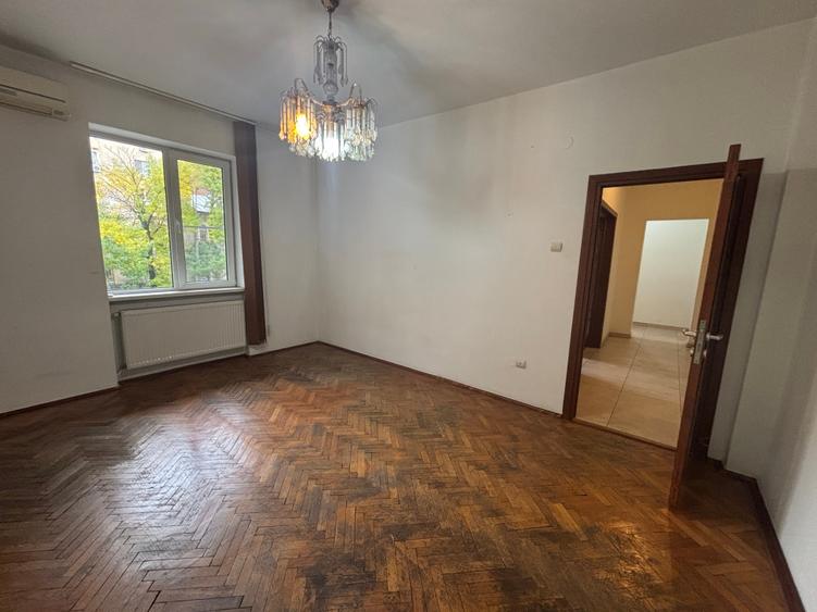 Apartament cu 2 camere decomandat în P-ța Victoriei
