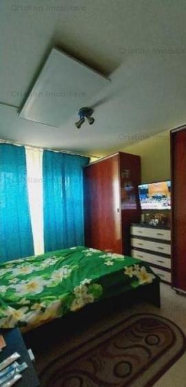 Apartament cu 3 camere decomandat în Calarași 4
