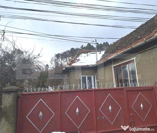 Casă cu 2 camere cu Teren 1400 Mp în Central