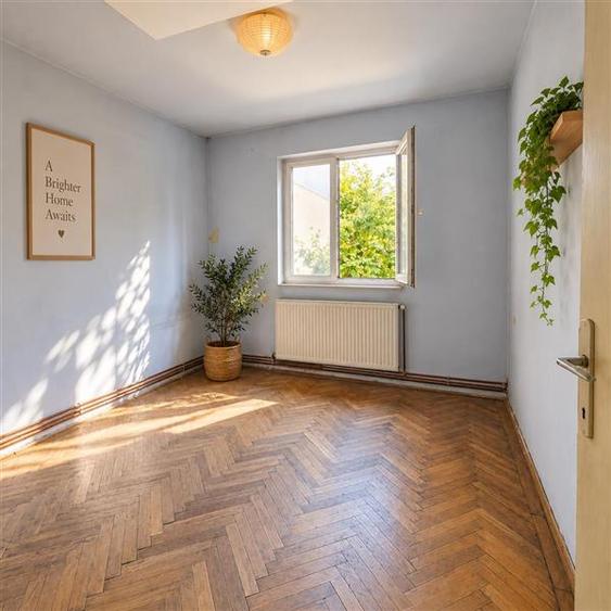 Apartament cu 3 camere semidecomandat în Vlahuță