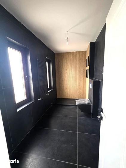 Casă cu 5 camere cu Canalizare în Central