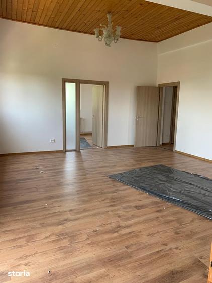 Casă cu Teren 1580 Mp în Glina