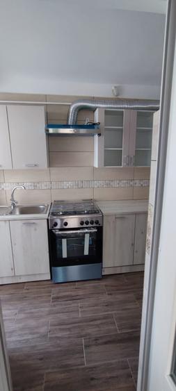 Apartament cu 3 camere decomandat în Broscăuți