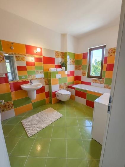 Casă cu 5 camere cu Piscina în Săcălaz