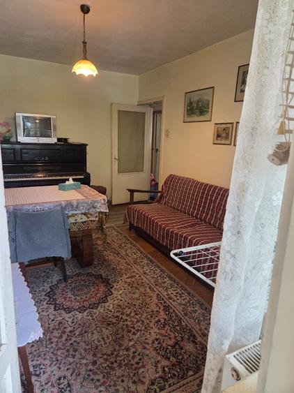 Apartament cu 3 camere decomandat în Calea Doftanei