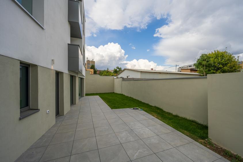 Apartament cu 4 camere semidecomandat în Timpuri Noi