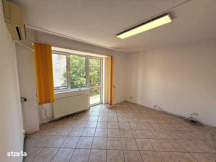 Spațiu comercial, de 220 mp, în Vitan