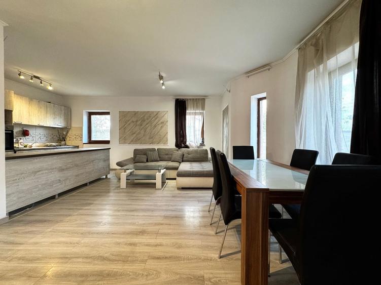 Duplex cu 5 camere cu Canalizare în Dumbrăvița