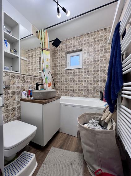 Apartament cu 3 camere decomandat, mobilat în Dâmbovița