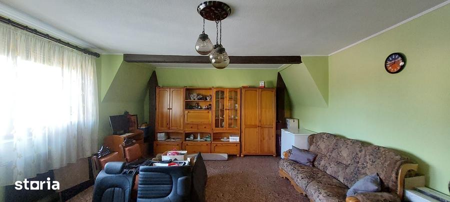 Casă cu 5 camere cu Teren 890 Mp în Budai