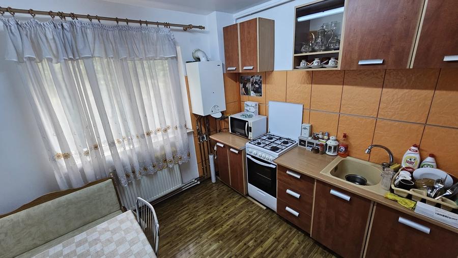 Apartament cu 2 camere semidecomandat, mobilat în Colentina