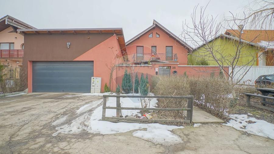 Casă individuală cu 5 camere cu Teren 512 Mp în Sânpetru