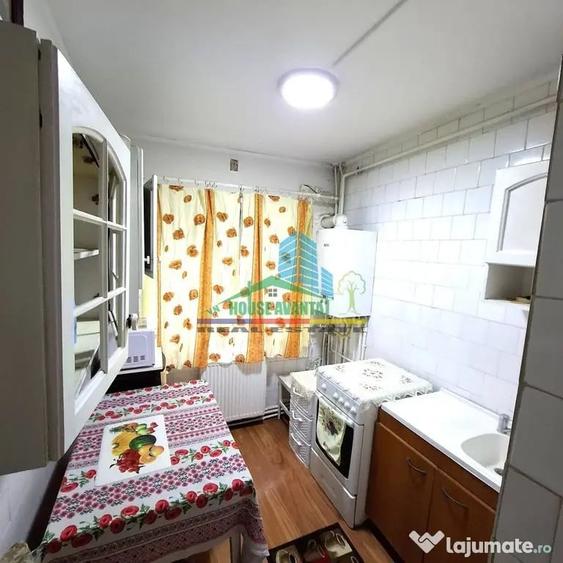 Apartament cu 3 camere semidecomandat în Gară