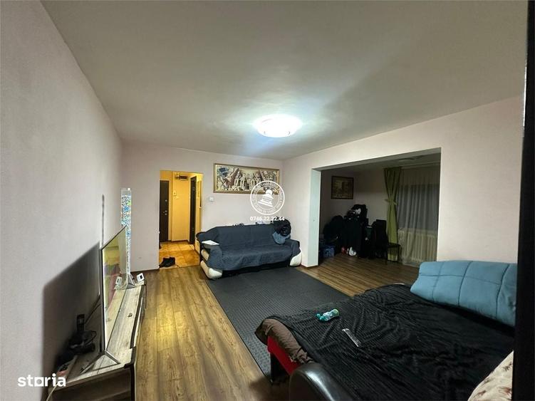 Apartament cu 3 camere semidecomandat în Frumoasa