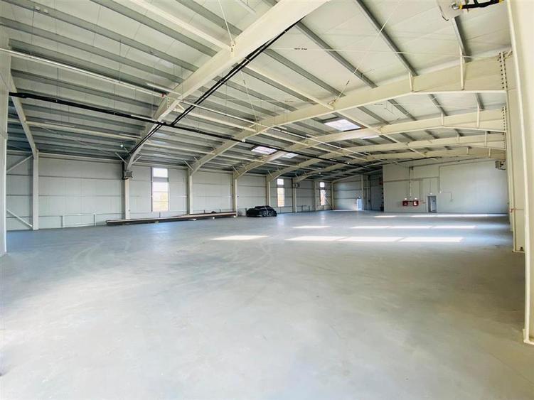 Spațiu industrial, de 1,250 mp, în Lețcani