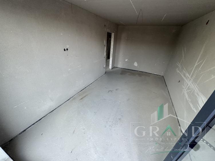 Apartament cu 3 camere semidecomandat în Andrei Mureșanu