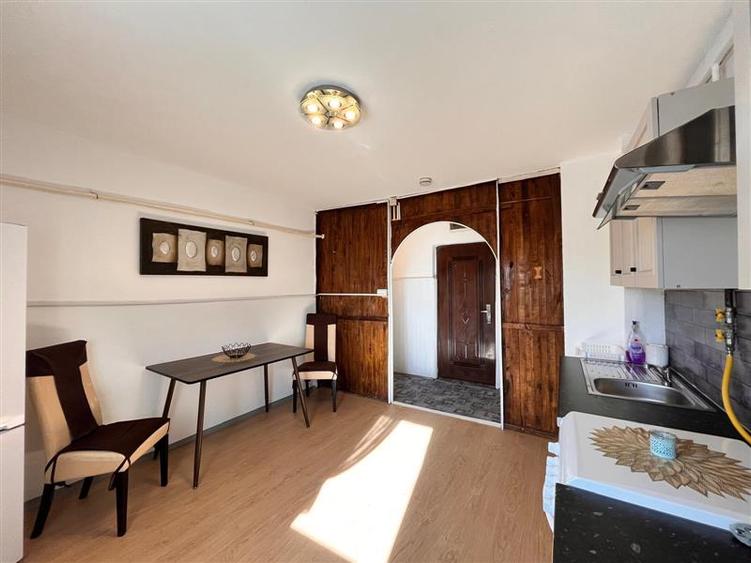 Apartament cu 2 camere semidecomandat, mobilat în Central