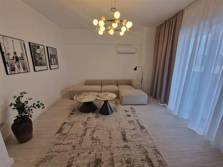 Apartament cu 3 camere decomandat, mobilat în Tătărași