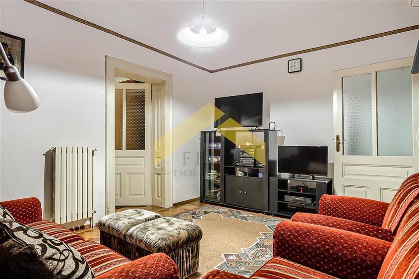 Casă individuală cu 5 camere cu Canalizare în Grădiște