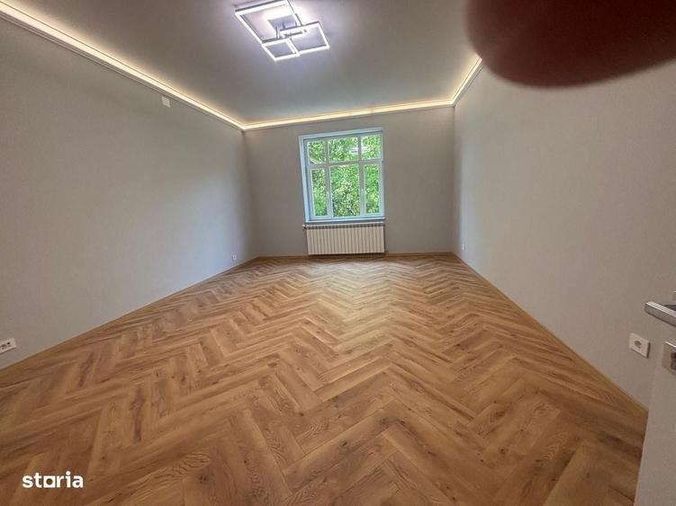 Casă cu 4 camere cu Teren 400 Mp în Central