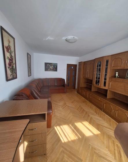 Apartament cu 3 camere decomandat, mobilat în Mircea cel Bătrân