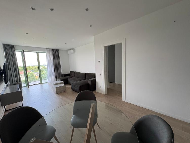 Apartament cu 3 camere semidecomandat în Sisești