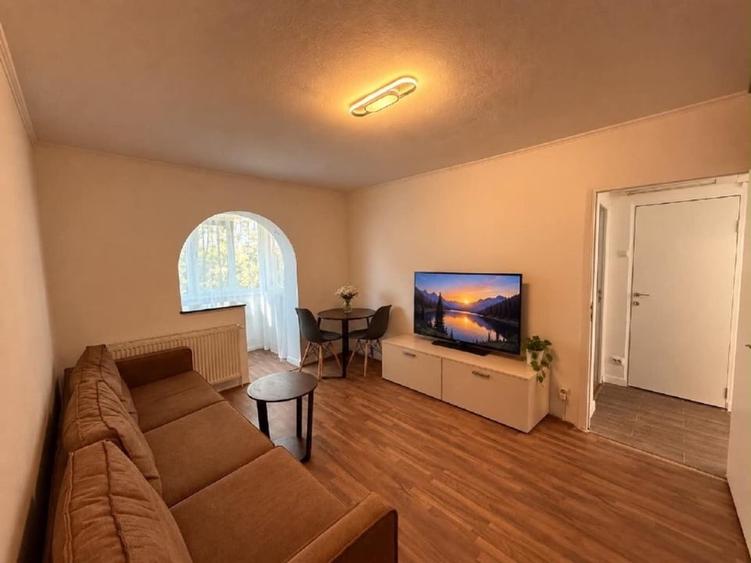Apartament cu 3 camere decomandat, mobilat în Brâncoveanu