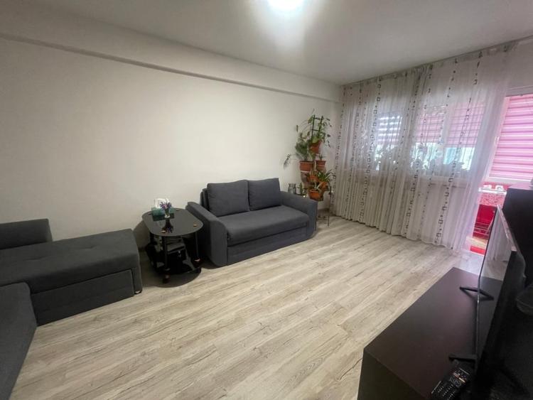 Apartament cu 3 camere decomandat, mobilat în Valea Rosie