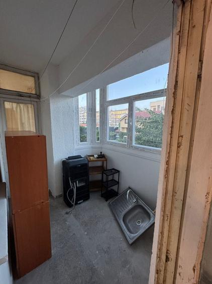 Ofer spre inchiriere apartament cu 2 camere,Craiova bloc M,zona 1 Mai - 8