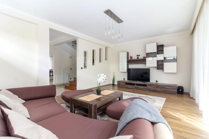 Duplex cu 5 camere cu Canalizare în Bună Ziua