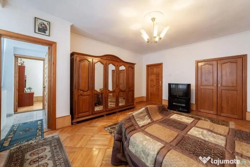 Casă cu 7 camere cu Teren 350 Mp în Exercițiu