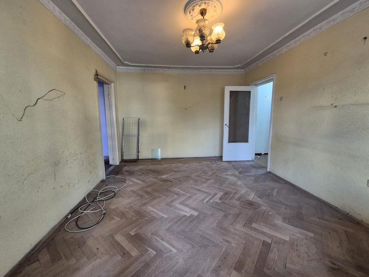 Apartament cu 3 camere semidecomandat în Tomis Nord