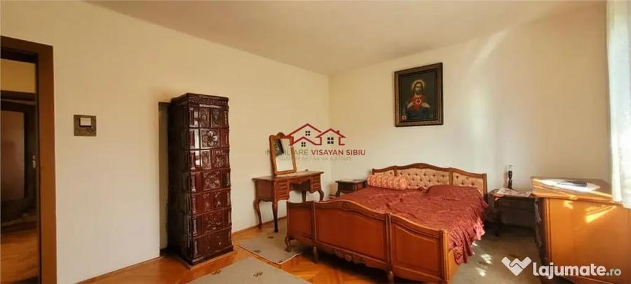 Casă cu 5 camere cu Teren 705 Mp în Central