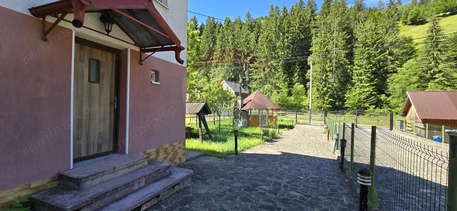 Casă cu 5 camere cu Teren 500 Mp în Moieciu