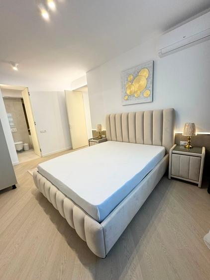 Apartament cu 3 camere semidecomandat în Pipera
