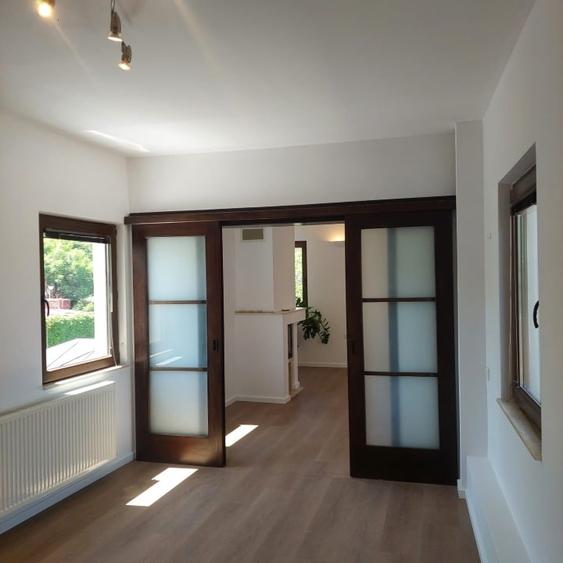 Apartament cu 5 camere decomandat în Kiseleff